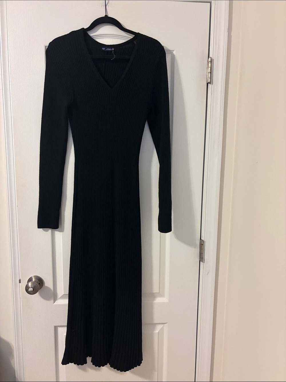 GAP Black Ribbed V-Neck Long Sleeve Maxi Dress